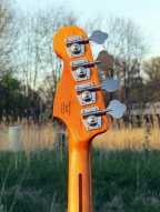 7_squier_precision_bass.jpg